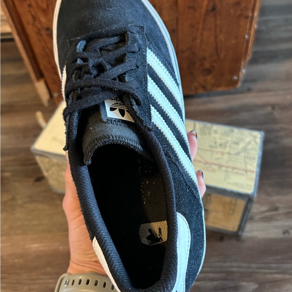 Men’s Adidas Seely Premier, 10.5 - Picture 9 of 10